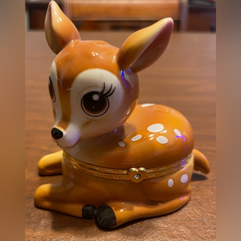Porcelaines Limoges-Turgot Music Box with Gold Accents for Granddaughter